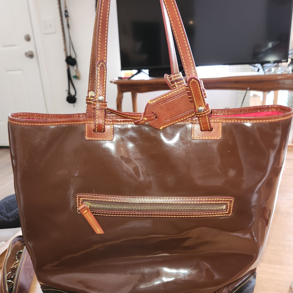 Dooney & Bourke Patent Leather Shopper Tote – Rich Espresso & Cognac​Elevate yo - Picture 7 of 13